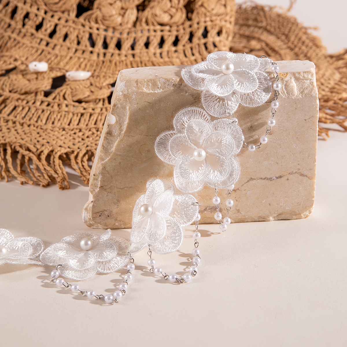 White Lace Flower Inlaid Imitation Pearl Choker Necklace